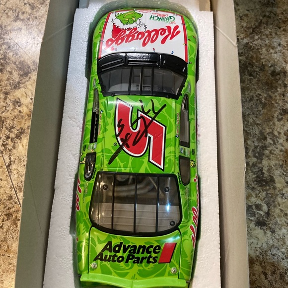 Signed Terry Labonte NASCAR Diecast 1/24 Car - Picture 2 of 7